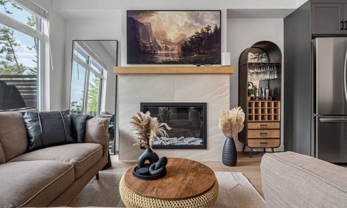 East Kootenay Apartment | Hidden Libations | Hot Tub | Lake Access | Arcade