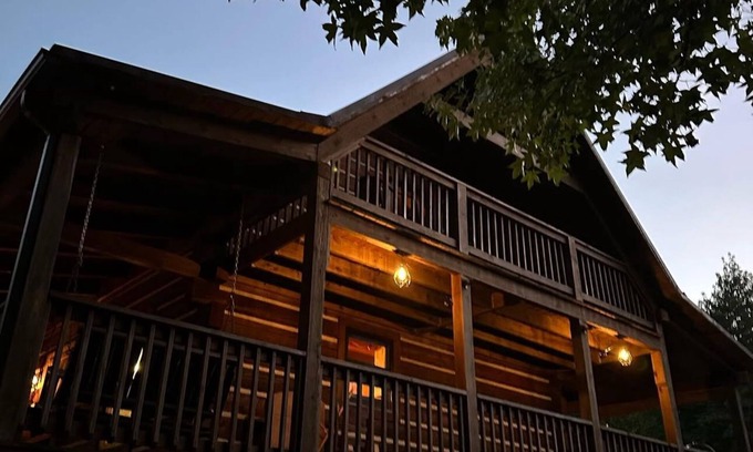 Keysville Cabin | Hidden Rustic Retreat Cabin Getaway - a Wildlands Collection property