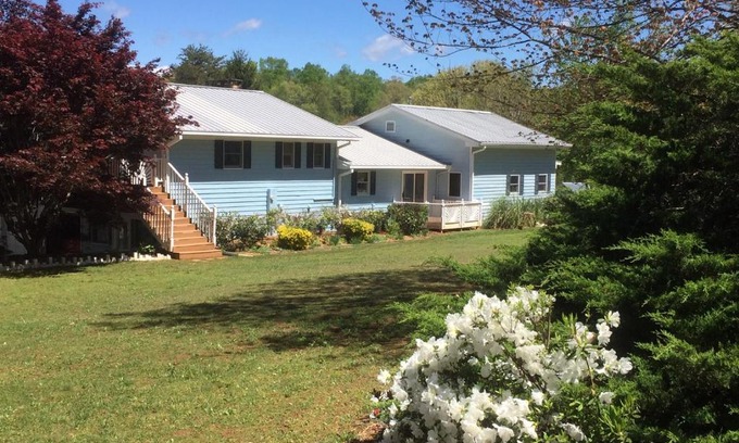 Hiawassee Bed & Breakfast | Hidden Valley B&B