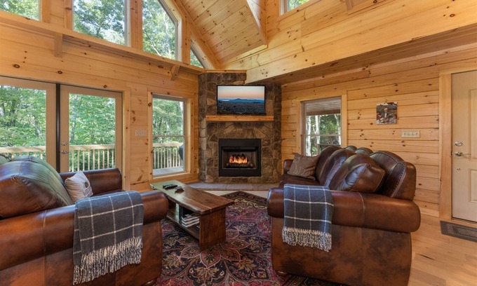 Cedar Mountain Cabin | Hideaway Cabin in Cedar Mountain | 2 Bed, 2 Bath