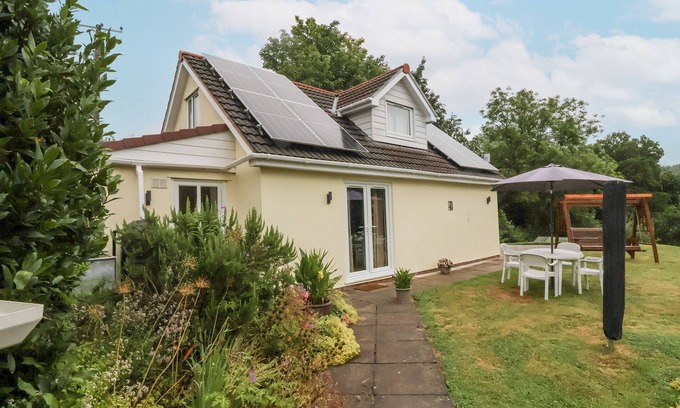 Huntshaw Cottage | HIDEAWAY, pet friendly, country holiday cottage in Great Torrington