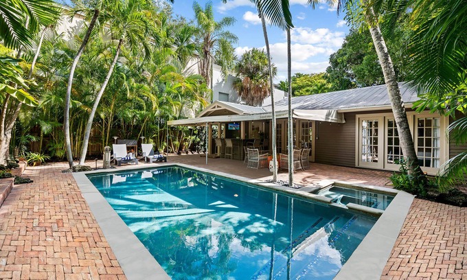 Victoria Park House | Hideaway Summary: Thi
