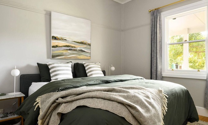 Hepburn Springs House | Higgins House Summary