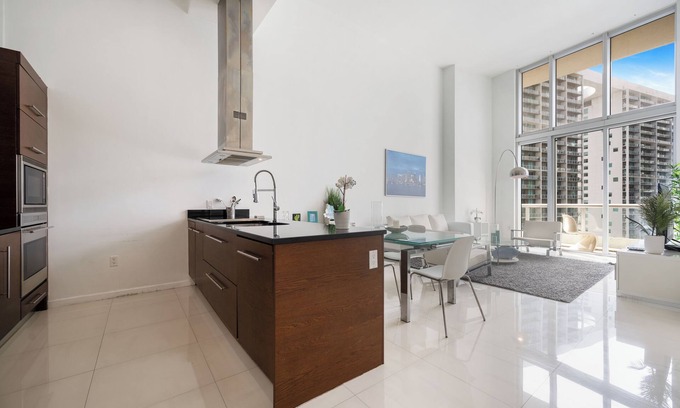 Brickell Condo | High Ceiling Condo at Icon Brickell with Bay & City View and 5 star amenities