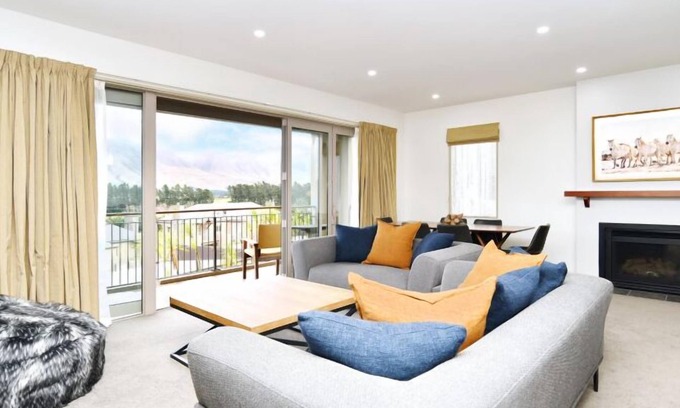 Windwhistle Apartment | High Country Villa 250-Luxury Villa in Terrace Downs