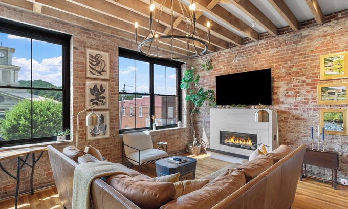 Burnsville Condo | High End Downtown Burnsville Condo- Walk to shops and restaurants!