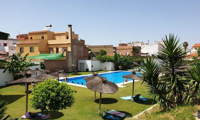La Algaba Apartment | High quality apartment 3 bedrooms, 2 bathrooms & patio/wifi. La Algaba