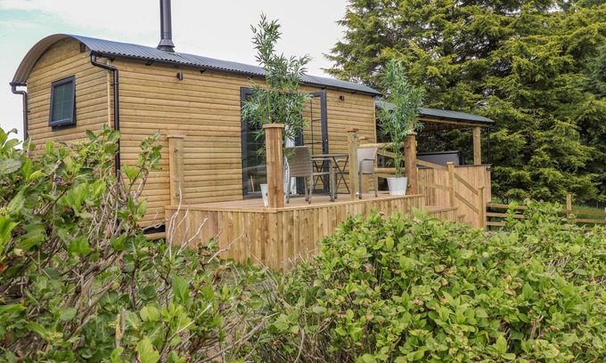 Hayton Cottage | HIGH RIGG SHEPHERD'S SUNRISE, pet friendly in Brampton, Cumbria