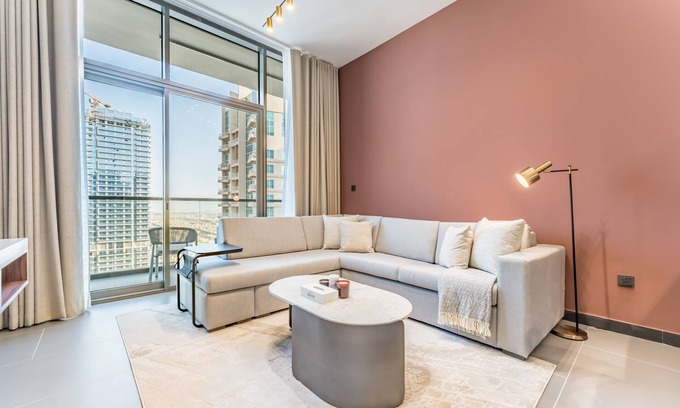 Jumeirah Lake Towers Apartment | High-Rise 1BR with Lake and City Views and Minutes to Metro, MBL Royal, JLT