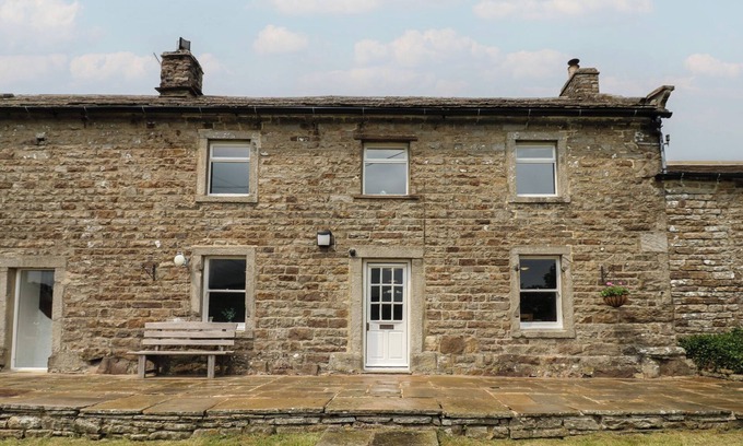 Fremington Cottage | HIGH SMARBER, family friendly, with open fire in Low Row