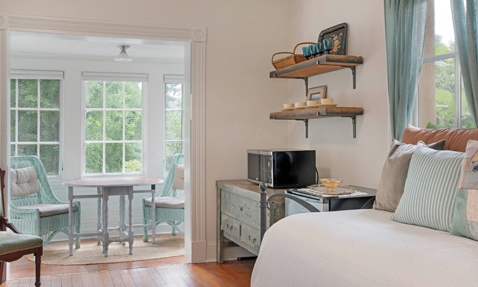 North Downtown Apartment | High Street Inn Preston Room | 1 Bed, 1 Bath