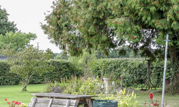 High Ercall House | HIGHBURY COTTAGE, with a garden in Shrewsbury