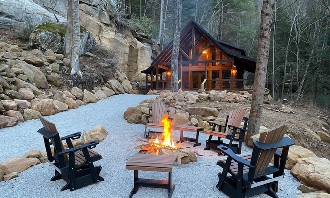 Rogers Cabin | Higher Standards-RRG-Hot Tub- Hand Crafted Detail