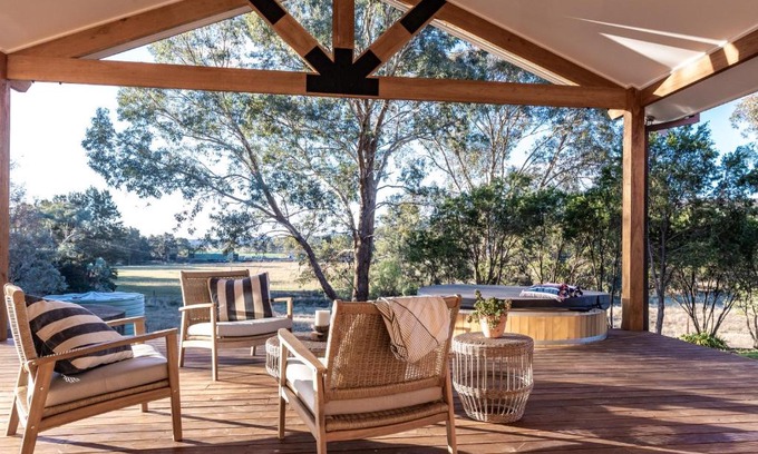 Eurunderee House | Highgrove Cottage