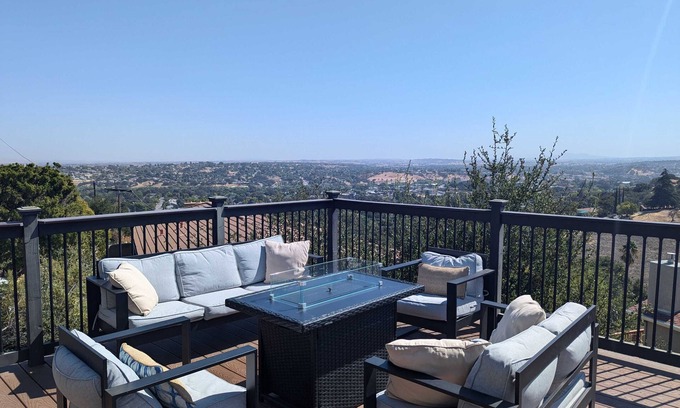 Paso Robles House | Highland Park Panorama-Your Window to the World of Paso Robles Wine Country!