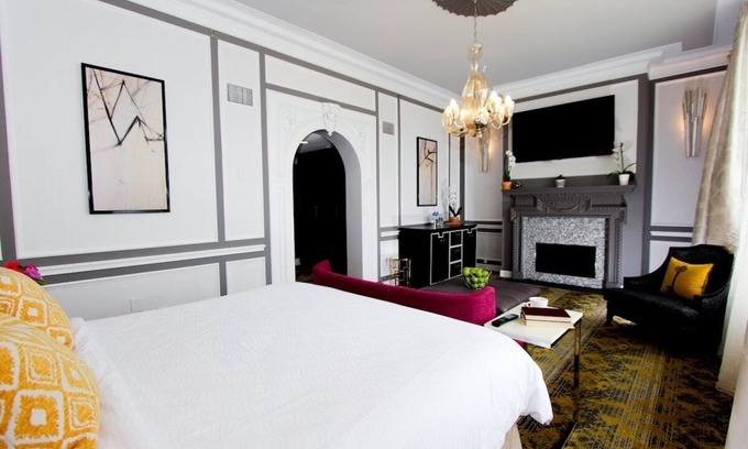 Kalorama Heights House | Highland Suite, Churchill Hotel, Historic Charm, Parking, Near City Attractions