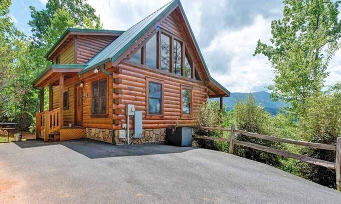 Black Bear Falls Cabin | Highpoint Escape | Game Room + Hot Tub & Serene Mtn Views!