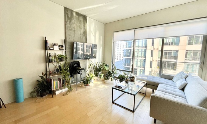 Downtown Los Angeles Condo | Highrise Condo in DTLA, 24hr Front Desk Security, Walk to LA Live