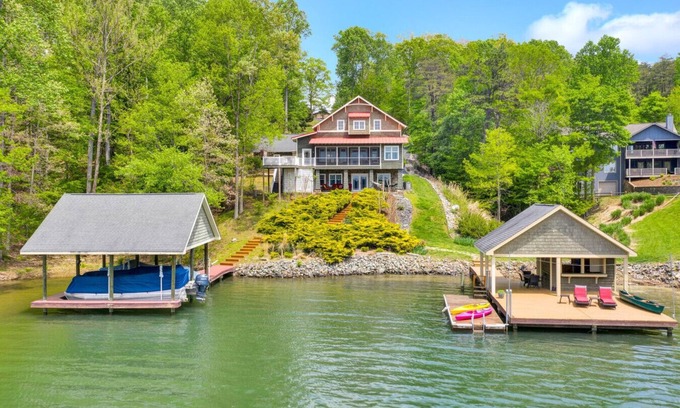 Moneta House | Highview Haven- Lux Rental! Chef's kitchen, hot tub, screened- in porch - Kayaks and a canoe -ready for fun