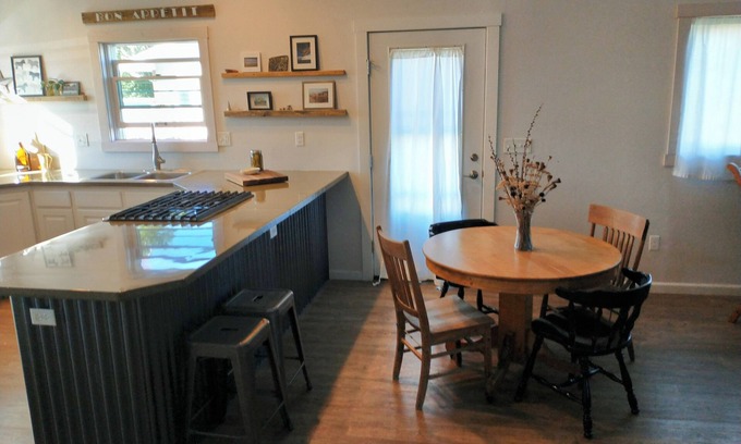 Santa Rita House | Highway 2 Modern Cottage