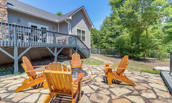 Tarheel House | Hike, Fish & Kayak: Murphy Gem w/Deck & Fire Pit