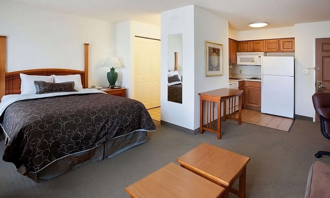 Vance Jackson Apartment | Hike the Natural Bridge Caverns! 2 Spacious Units, Kitchen, Free Breakfast, Pool