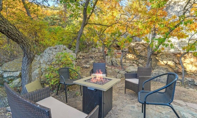 Skyway House | Hiker's Hideaway! Nature Escape, BBQ & Pit Trails