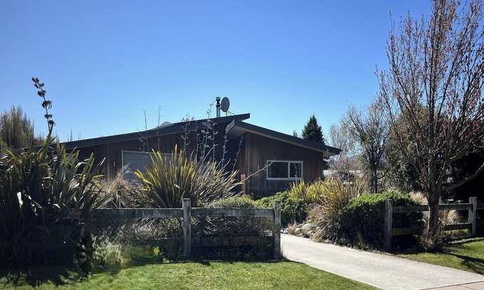 Albert Town House | Hikuwai Family Retreat - Albert Town Holiday Home