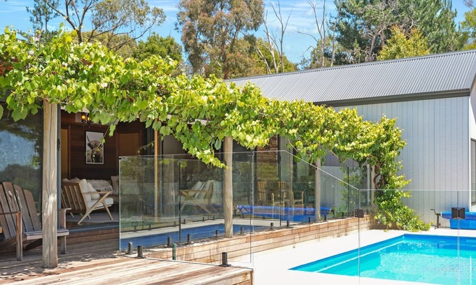 Merrijig House | Hil & Jack's - Cozy Cabin with Modern Twist | Seasonal Pool | Delatite River Frontage