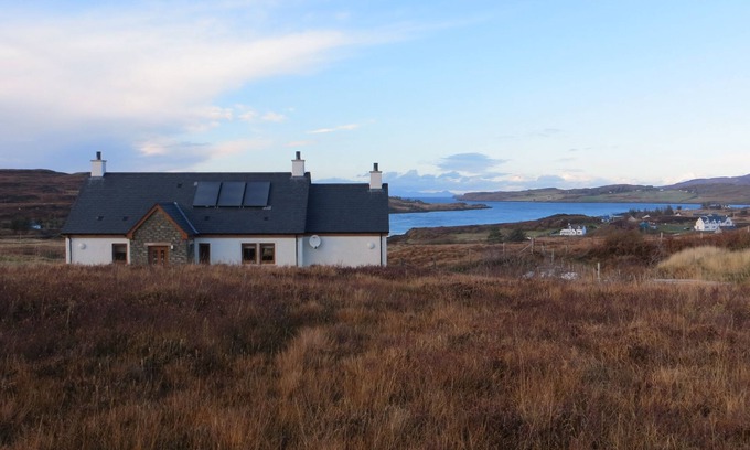 Suladale Cottage | Hill Cottage - a cottage that sleeps 4 guests in 2 bedrooms