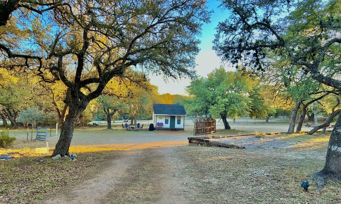 Spring Branch Cottage | Hill Country Experience - Sun Valley Cottage - Short drive to Canyon Lake
