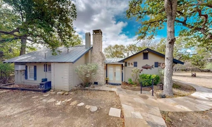 Ingram House | Hill Country Retreat - 2 bedroom/2 bath