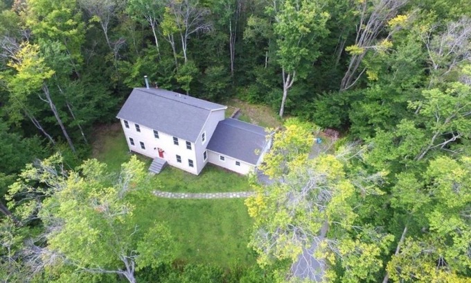 Prattsville House | Hill Top Villa - 6 bedroom, 4 bathrooms, hot tub, Movie Room, Windham 10min
