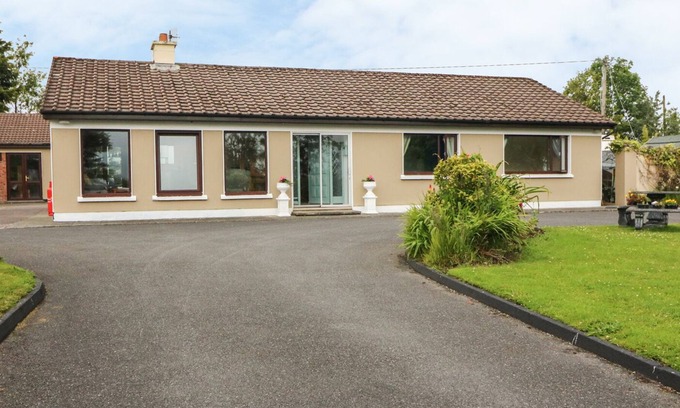 Dromin House | HILLGROVE HOUSE, family friendly in Killorglin, County Kerry
