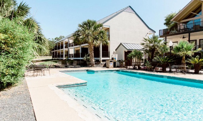 Castroville Hotel | Hillside Boutique Hotel