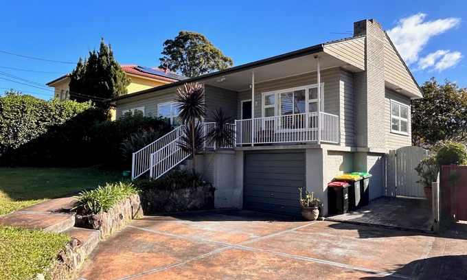 West Pennant Hills House | Hillside Haven - 3 bedroom house in a quiet and safe suburb