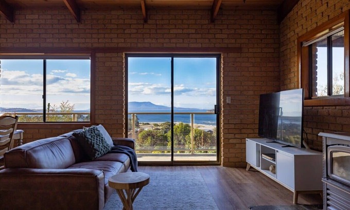 Orford House | 'Hillside Hideaway' - Charming Coastal Shack with Panoramic Views