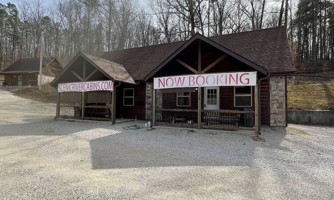 Van Buren Cabin | Hillside Hideaway West just 1/2 mile from Current River!