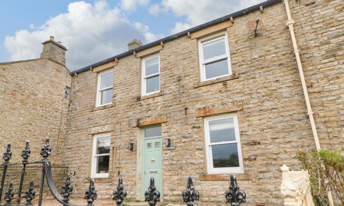 Aysgarth House | Hillside House