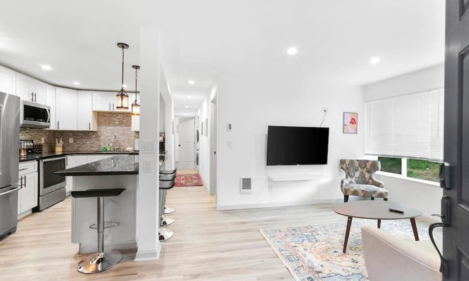 North Beacon Hill Apartment | Hillside in Seattle - updated and well appointed.