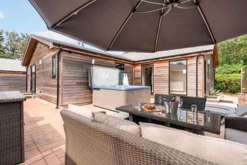 Cheddar House | Hillside Lodge, Tor Farm