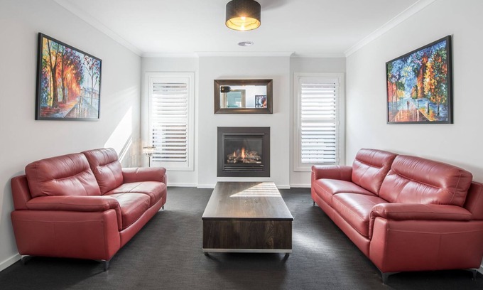 Torquay House | Hillside Paradise Torquay - Sleeps 17 - Strictly Families