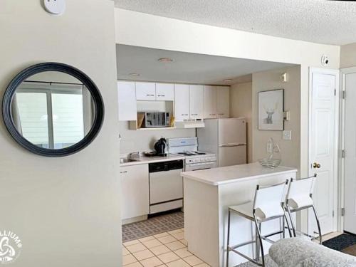 Craigleith House | Hillside Studio 1 in Blue Mountain, Mountain View, Full Kitchen, Free Parking