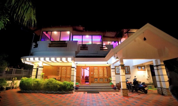 Devikolam Villa | Hillsidecreek Homestay - Luxury 4 Bedroom Villa in Munnar, Kerala