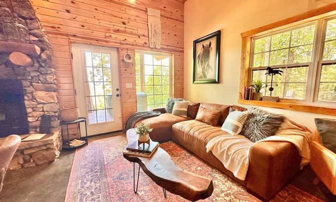 Imboden Cabin | Hilltop Cabin + Hot Tub, Wi-Fi, & Fireplace Bliss