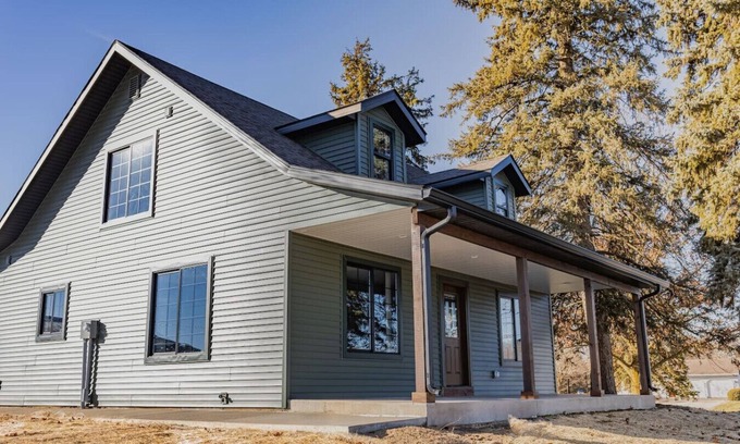 Goshen House | Hilltop Family Retreat