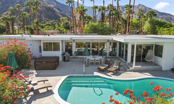 Little Tuscany House | Hilltop Hideaway - Hillside mid-century modern vacation home