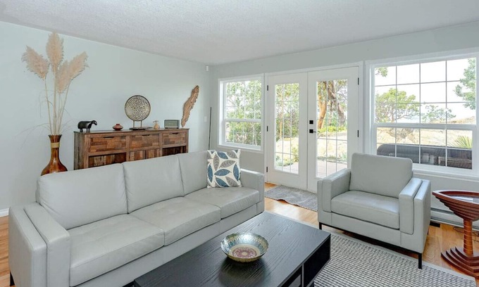 Regional District of Nanaimo House | Hilltop Hideaway with Ocean and Mountain Views