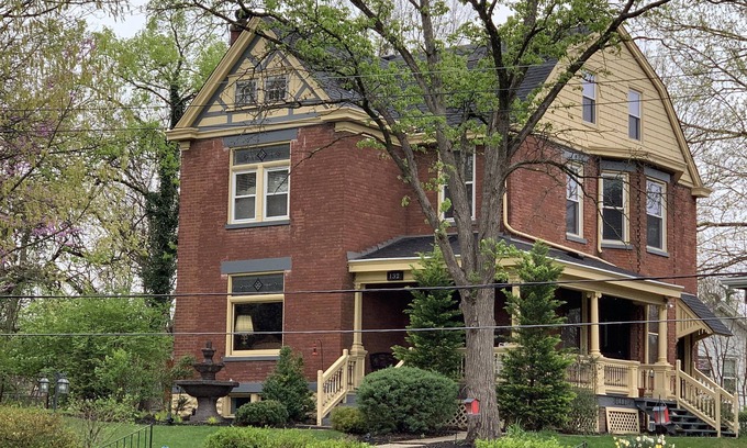 Latonia House | Hilltop Manor, Celebrity themed rooms.