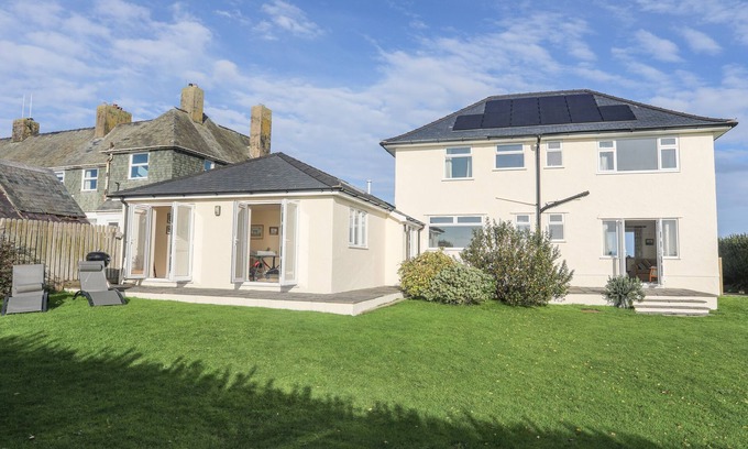 Garn Fadryn House | HILLTOP, pet friendly, character holiday cottage in Morfa Nefyn